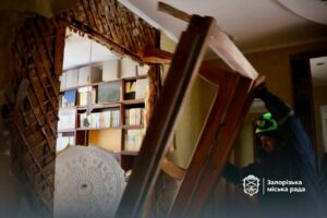 Пошкоджено будинок жінки вдруге: мешканка Запоріжжя розповіла про наслідки ворожої атаки, - ВІДЕО