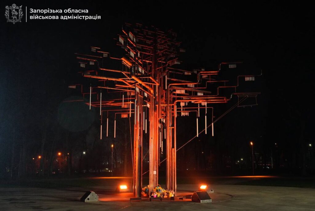 Вшанували полеглих захисників: на запорізькому меморіалі з’явилось ще 85 імен полеглих воїнів (ФОТО)