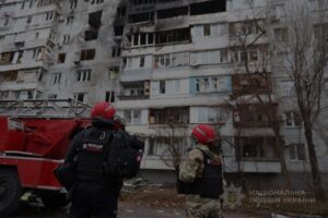 Дронова атака у Запоріжжі та обстріли інших населених пунктів: ворог завдав по Запорізькій області 851 удар за добу, — ФОТО