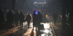 «У квартирі полетіли іскри, розпочалася пожежа»: мешканці Запоріжжя розповідають про ранковий удар по місту, — ВІДЕО