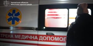 Ворог знову скерував на Запоріжжя безпілотник: поранено двоє людей, пошкоджені будинки, — ФОТО, ВІДЕО