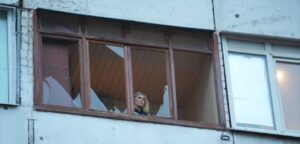 Ворог вранці завдав удару по Запоріжжю: пошкоджені багатоповерхівка та гаражі, — ФОТО, ВІДЕО