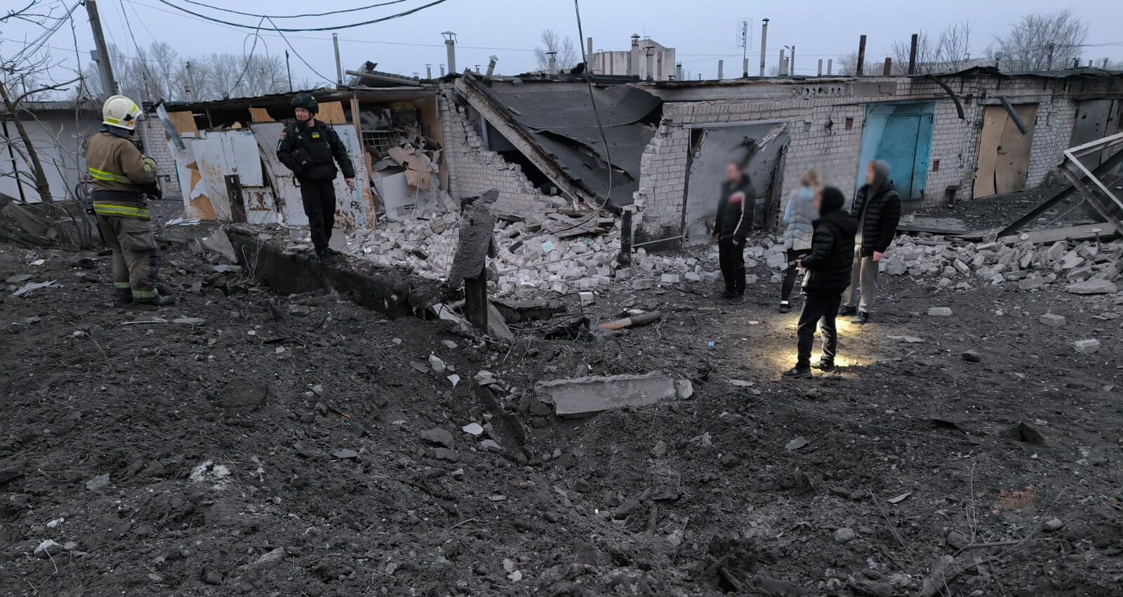 684 удара и 35 раненых: последствия российских обстрелов Запорожской области 17 декабря, — ФОТО