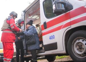 Ворог вдарив по Запоріжжю керованими авіабомбами: є поранені, пошкоджені будинки та об’єкт інфраструктури, — ФОТО, ВІДЕО