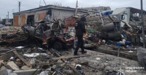 Повреждены дома, гаражи и учебное заведение: удар авиабомбами по Запорожью расследуют как военное преступление, — ФОТО