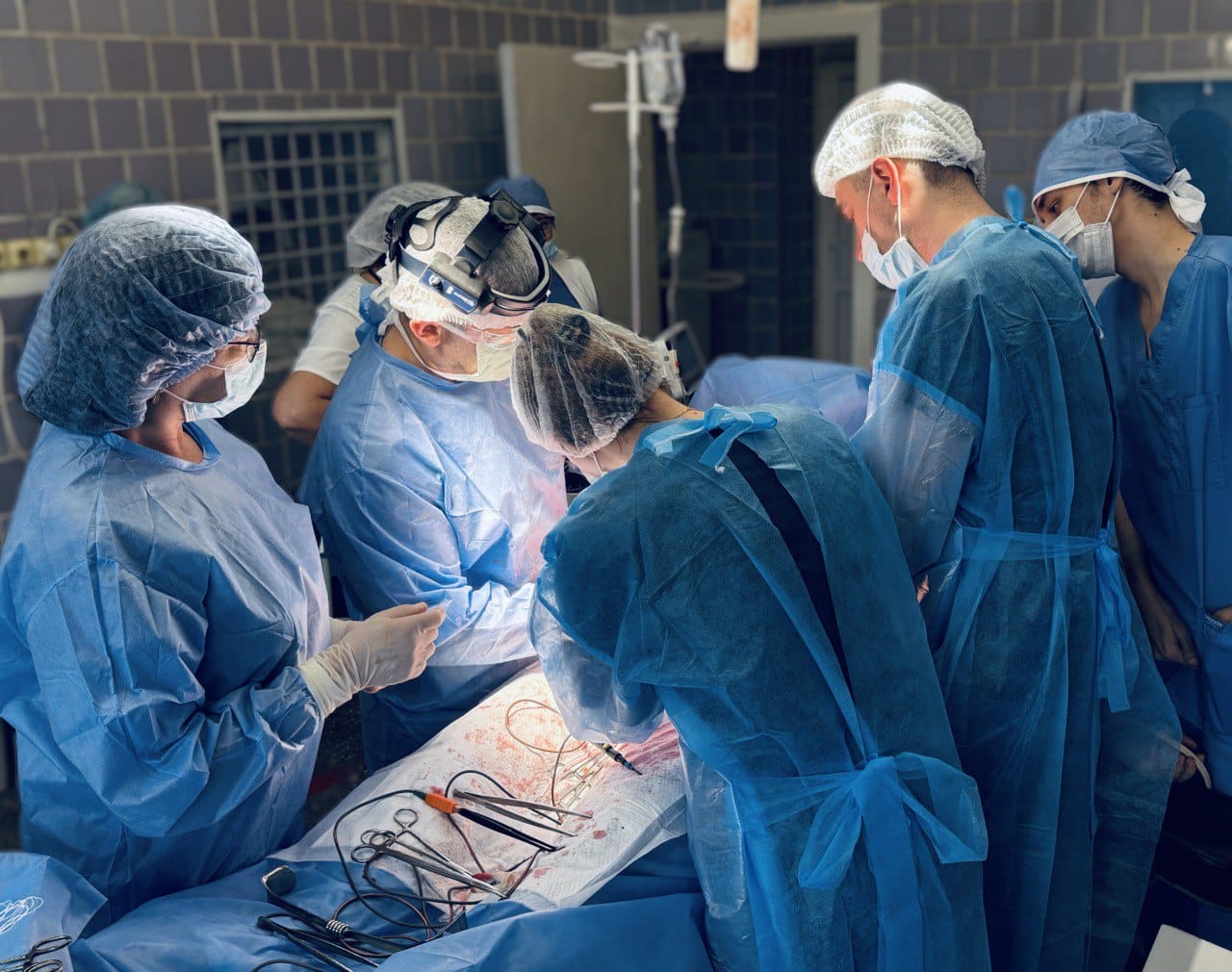 У Запоріжжі лікарі провели успішну трансплантацію нирок двом чоловікам від посмертного донора, - ФОТО, ВІДЕО