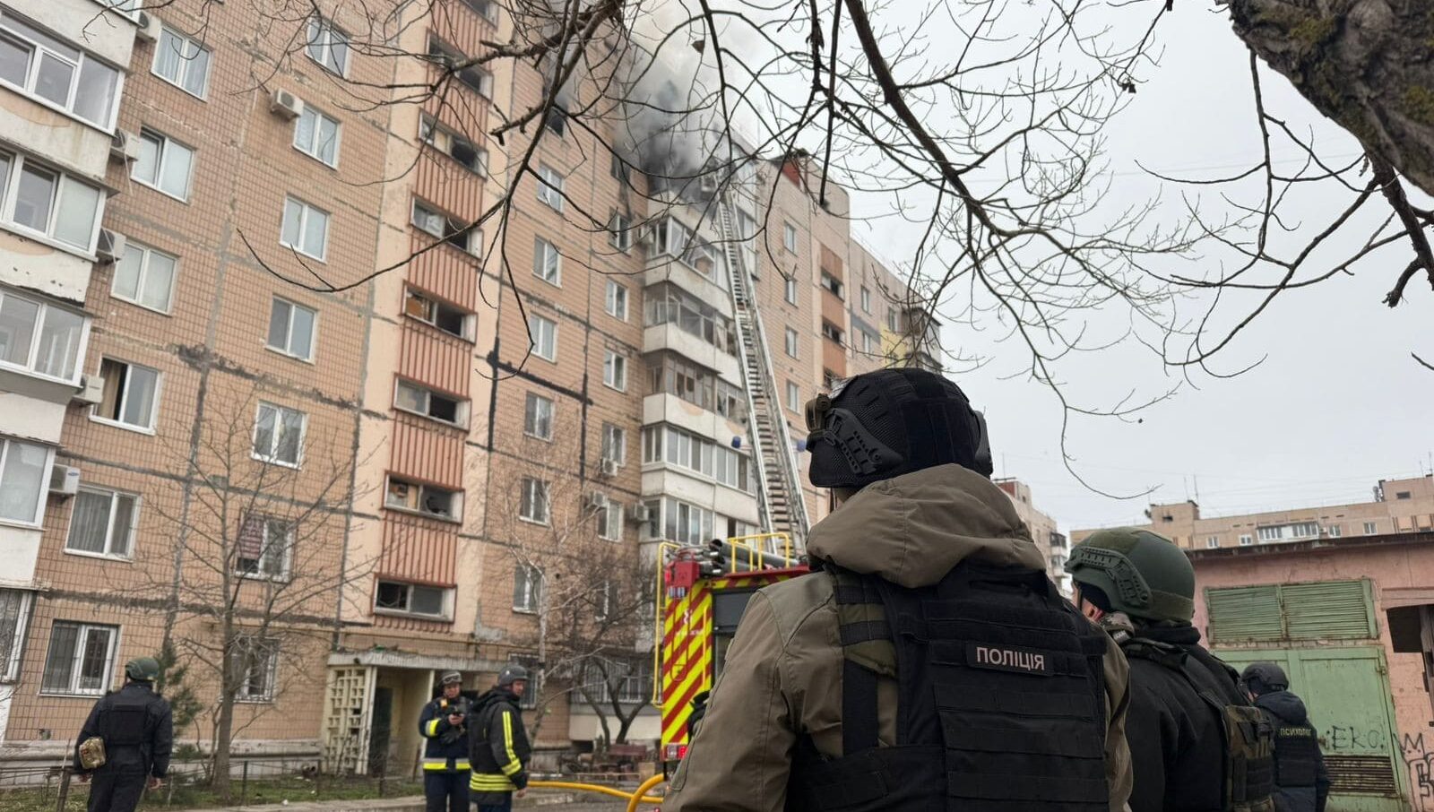 Пошкоджені виробничі приміщення, будинки та авто: стало відомо, чим ворог вдарив сьогодні по Запоріжжю та Запорізькому району, — ФОТО