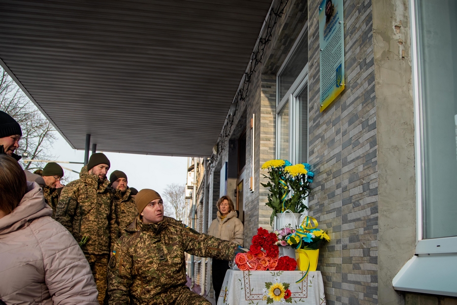 У Запоріжжі відкрили меморіальну дошку на честь полеглого захисника Олега Бурдиновича (ФОТО)