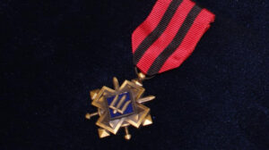 Поліцейських охорони Запоріжжя нагородили відзнакою «Золотий Хрест»