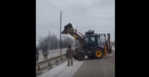 На прифронтовых дорогах Запорожской области восстанавливают антидроновые туннели, поврежденные непогодой, — ВИДЕО