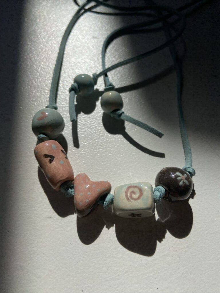 Кераміка ручної роботи: як Тетяна Лопатко із Запоріжжя створює незвичайні авторські прикраси