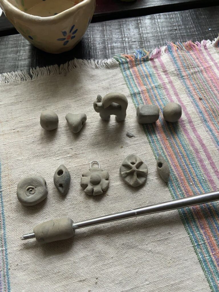 Кераміка ручної роботи: як Тетяна Лопатко із Запоріжжя створює незвичайні авторські прикраси