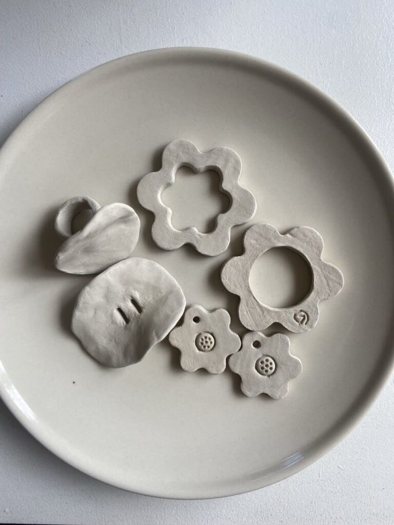 Кераміка ручної роботи: як Тетяна Лопатко із Запоріжжя створює незвичайні авторські прикраси