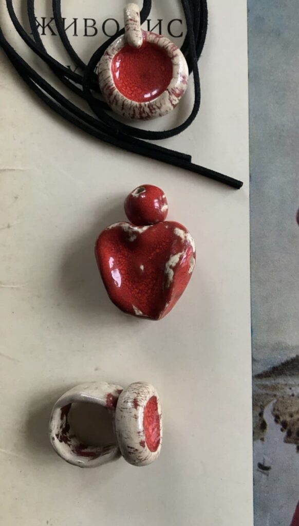 Кераміка ручної роботи: як Тетяна Лопатко із Запоріжжя створює незвичайні авторські прикраси