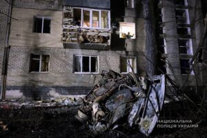 Зруйновано багатоповерхівки та пошкоджено машини: наслідки російських ударів по Запорізькій області 31 грудня, - ФОТО