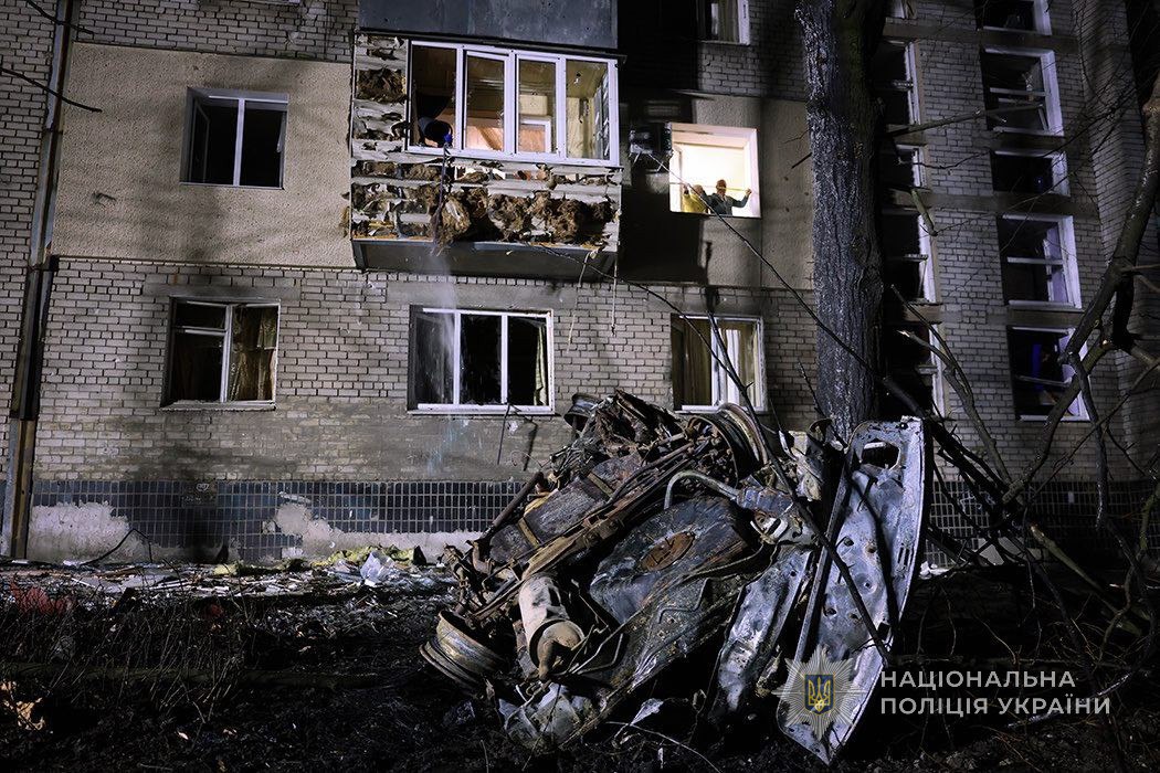 Разрушены многоэтажки и повреждены машины: последствия российских ударов по Запорожской области 31 декабря, - ФОТО