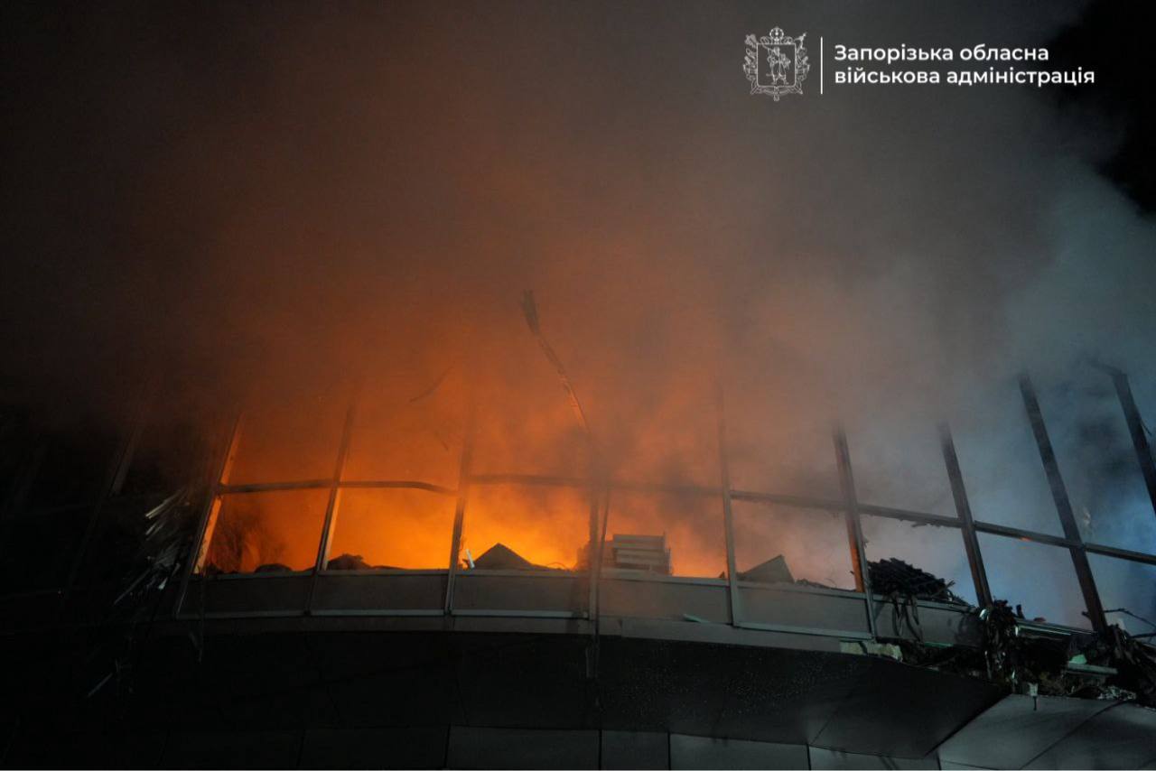 Вечером россияне нанесли 9 ударов по Запорожью: есть разрушения, — ФОТО, ВИДЕО