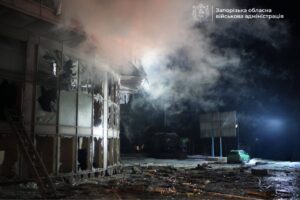 Одна з наймасованіших атак безпілотниками: окупанти обстріляли центр Запоріжжя, більшість «шахедів» збили