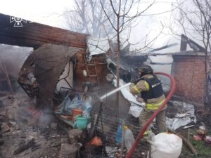 Через удари по Оріхову спалахнув житловий будинок та споруда біля нього, — ФОТО