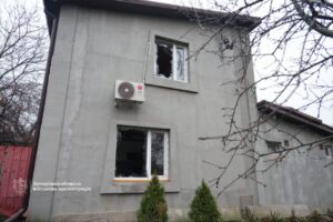 Враг атаковал частный сектор в Запорожье: повреждены дома людей, - ФОТО