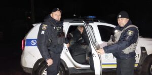 Хотел пешком добраться до Запорожья: патрульные из Орехова задержали российского военнослужащего, — ФОТО