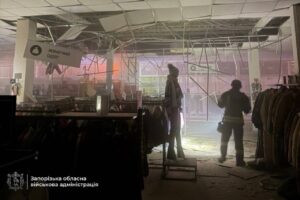 Вечером россияне атаковали Запорожье беспилотником: поврежден торговый объект, - ФОТО