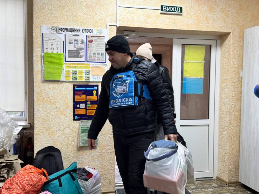 Обов'язкова евакуація: учора із селища Кушугум вивезли кілька родин з дітьми (ФОТО)