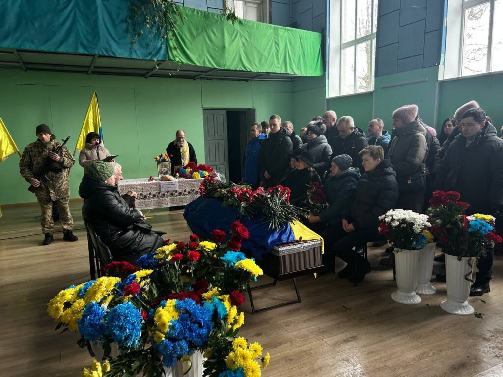 Рік вважався зникли безвісти: в останню путь провели полеглого 36-річного захисника з Запорізької області