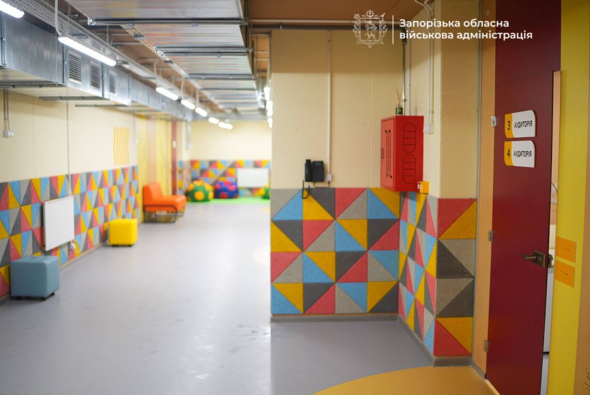 Локації для відпочинку та інтерактивні дошки: у Запоріжжі запрацювала нова підземна школа (ФОТО, ВІДЕО)