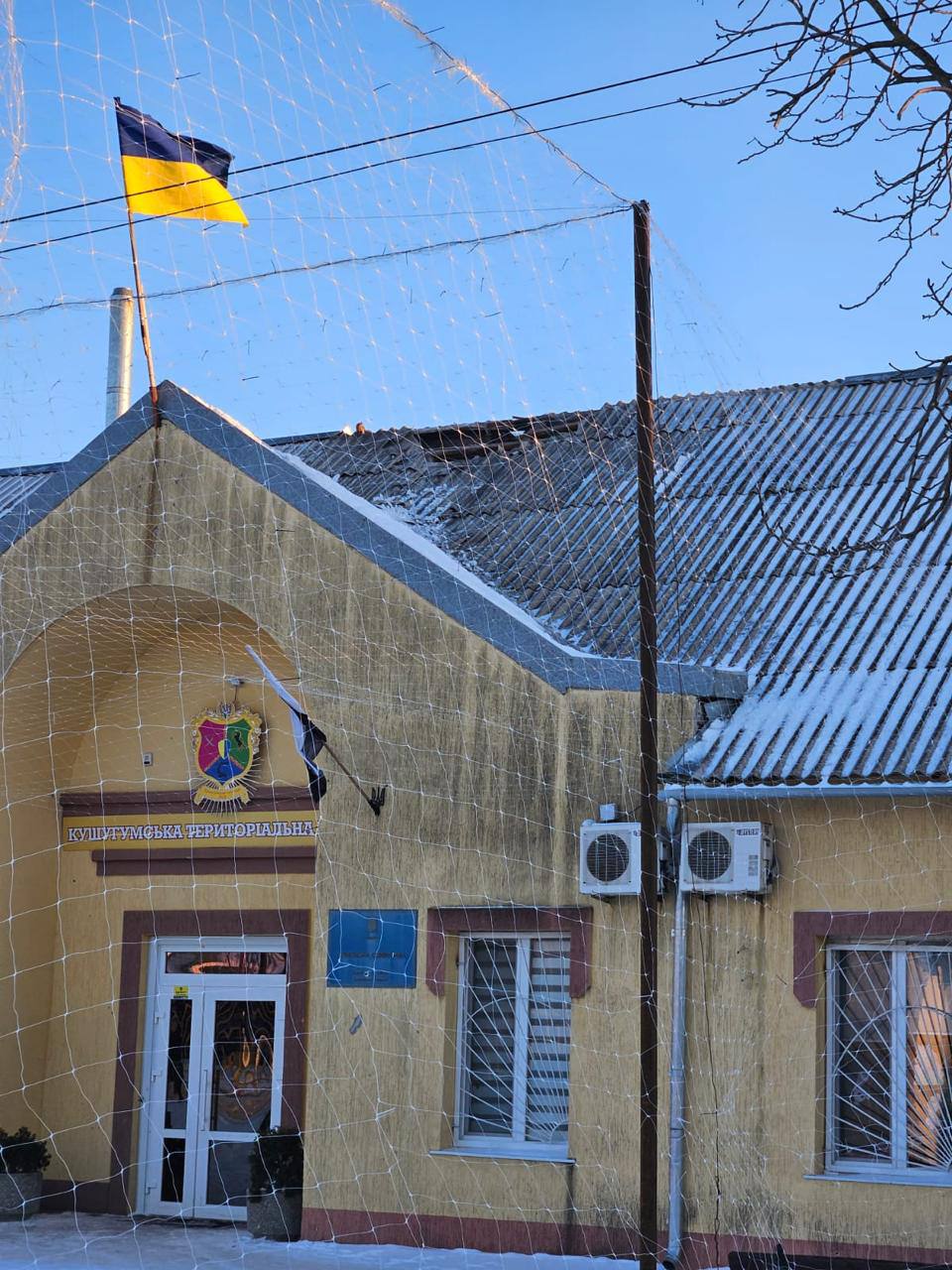 Пошкоджено адмінбудівлю: росіяни атакували дроном Запорізький район