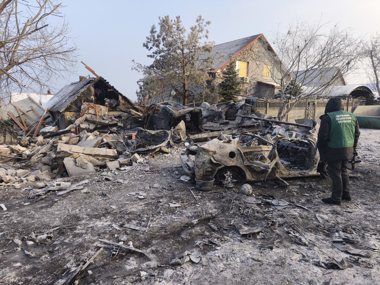 В экоинспекции озвучили последствия вражеских ударов «шахедами» по Шевченковскому району Запорожья вечером 20 января