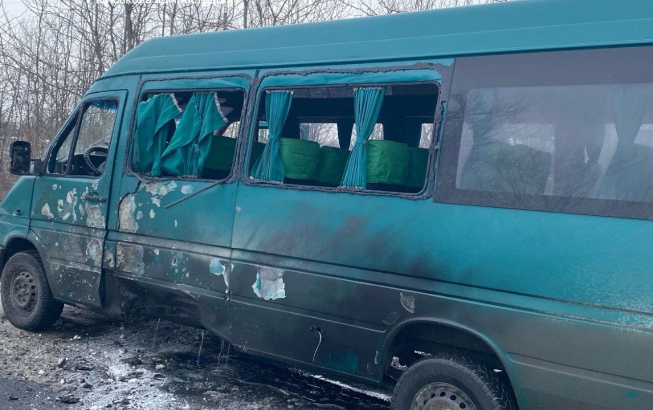 Полювання на цивільних: ворог вдарив по двох автобусах у Запорізькій області