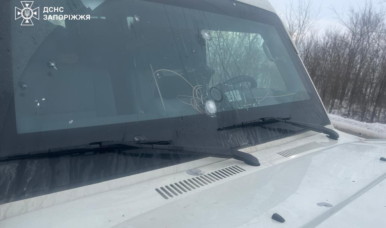 В Запорожской области вражеский дрон попал в авто офицера-спасателя громады, — ФОТО