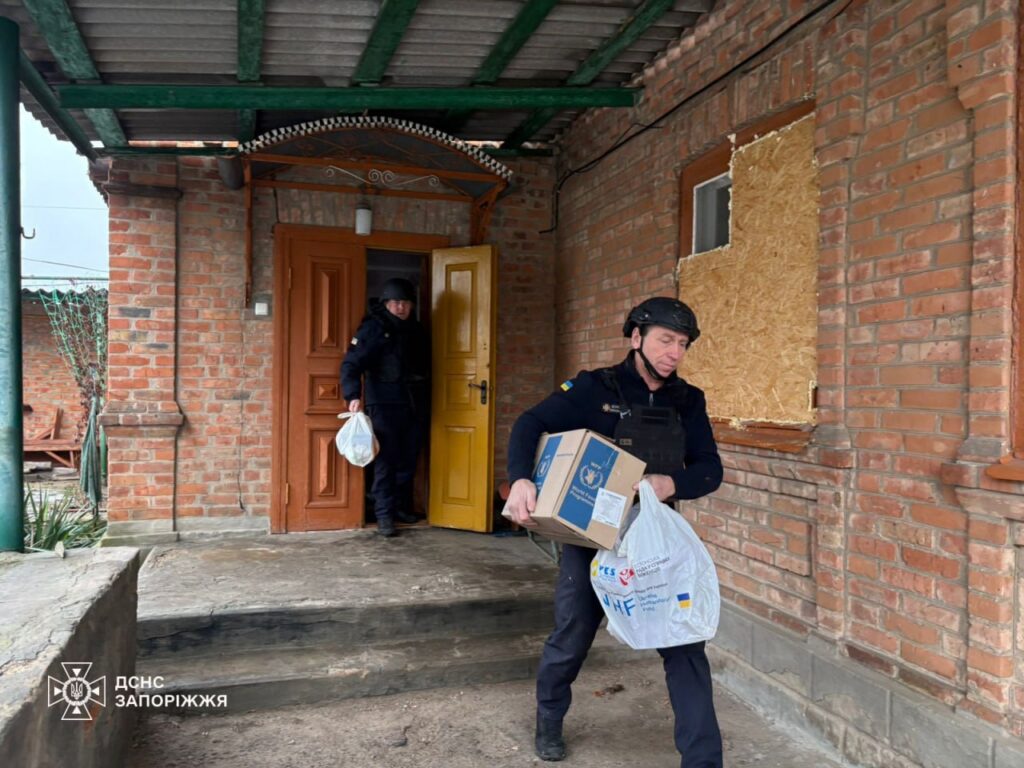 Обстрілів стало більше: з прифронтової Преображенської громади евакуювали літню жінку (ФОТО)