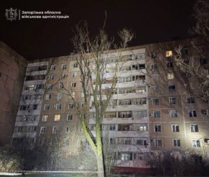 Росіяни завдали повторний удар по Запоріжжю: пошкоджено багатоповерхівку та поранено людей, — ФОТО, ВІДЕО