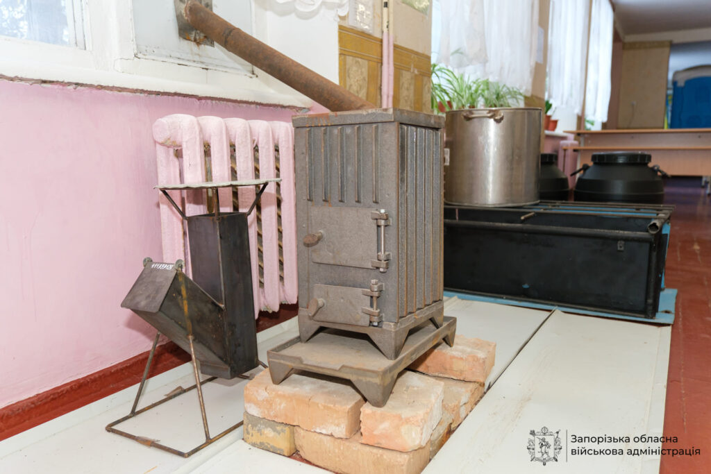 Заряд гаджетів, інтернет та тепло: у Запорізькій області до роботи готові 403 «пункти незламності» (ФОТО, ВІДЕО)