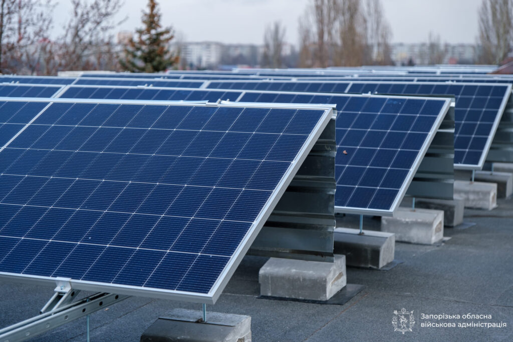 Світло під час знеструмлень: у запорізькій лікарні встановлюють нову сонячну станцію (ФОТО, ВІДЕО)