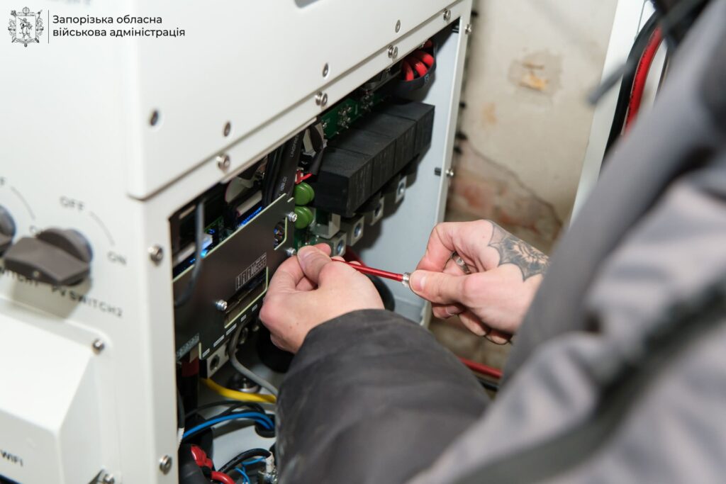 Світло під час знеструмлень: у запорізькій лікарні встановлюють нову сонячну станцію (ФОТО, ВІДЕО)