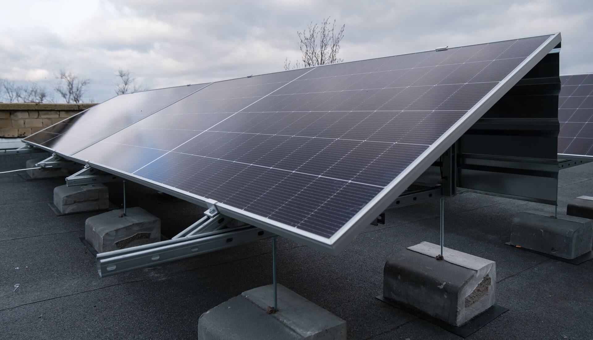 Світло під час знеструмлень: у запорізькій лікарні встановлюють нову сонячну станцію (ФОТО, ВІДЕО)