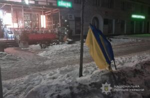 В День Соборности в Запорожье мужчина повредил государственную символику: его привлекли к ответственности
