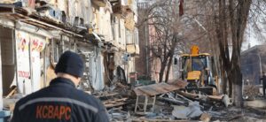 Через російські удари 3 лютого у двох районах Запоріжжя пошкоджено вісім багатоповерхівок: в них закрили вікна OSB, — ФОТО