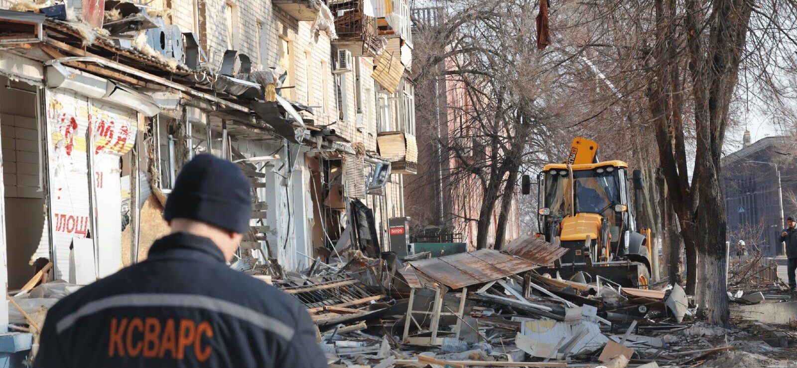 Из-за российских ударов 3 февраля в двух районах Запорожья повреждены восемь многоэтажек: в них закрыли окна OSB, — ФОТО