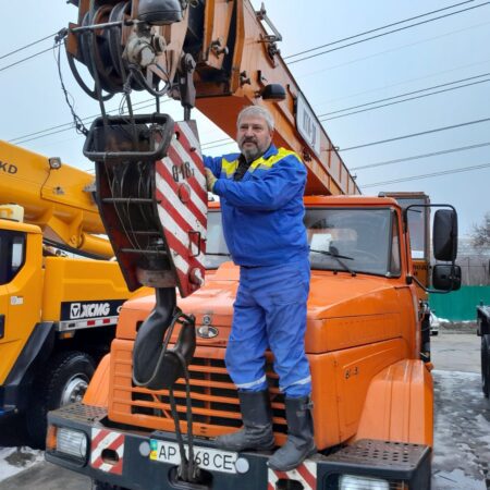 Трьох енергетиків із Запорізької області президент нагородив орденами «За мужність»