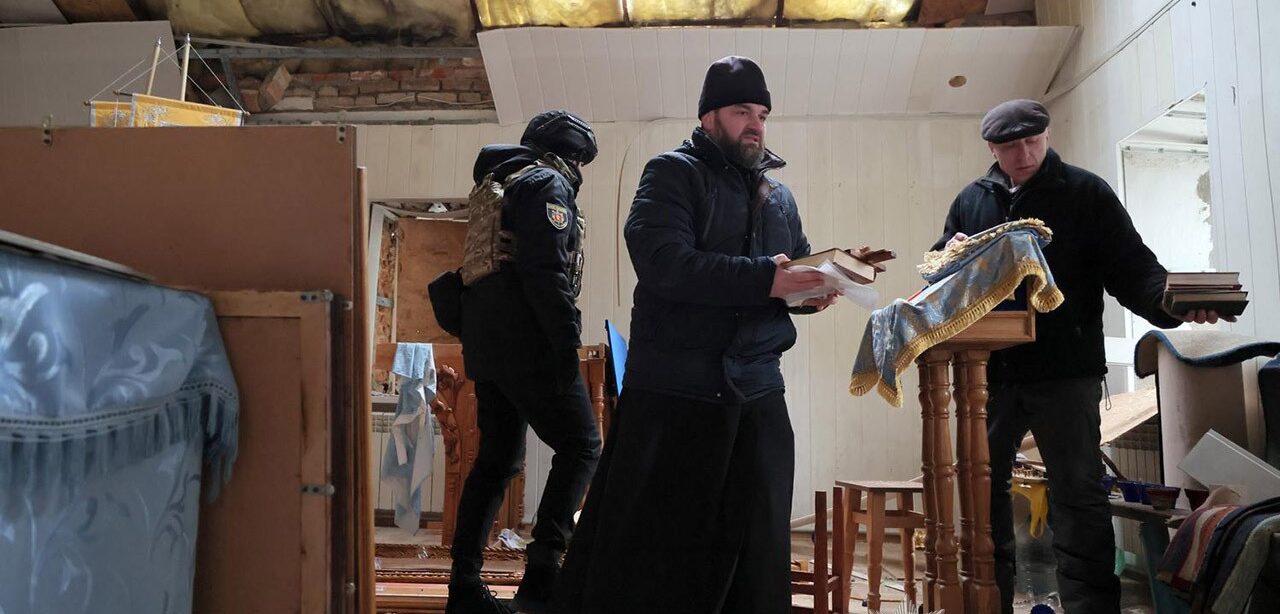 З храму прифронтової Юрківки Запорізької області евакуювали святині, — ФОТО, ВІДЕО