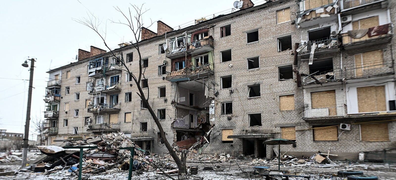 Ракета, сотні безпілотників та десятки авіаударів: під час обстрілів Запорізької області 4 лютого були поранені троє поліцейських, — ФОТО