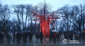 В Запорожье на «Дереве памяти» появилось еще 85 имен павших воинов, — ФОТО