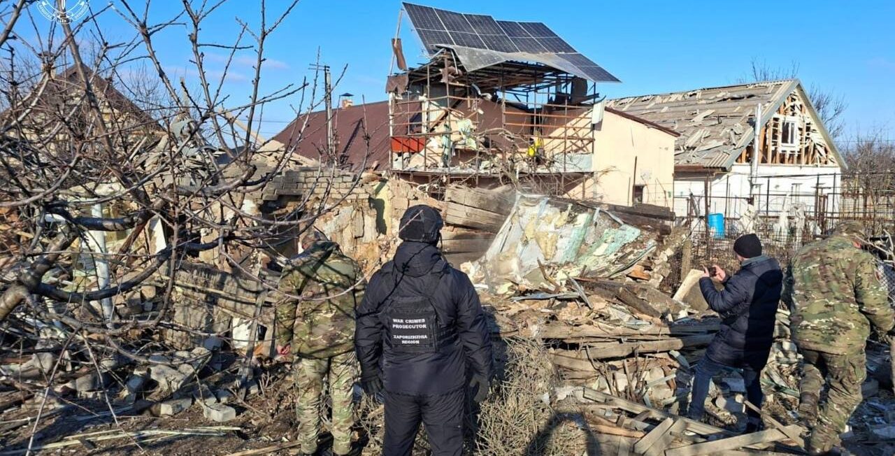 Повторный удар по Запорожью: частично разрушен дом и повреждены дома рядом, — ФОТО