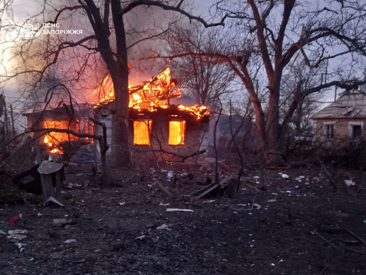 Через ворожу атаку Запоріжжя виникла пожежа на території підприємства, — ФОТО