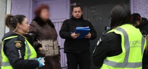 Вдерся до квартири, вдарив та забрав гроші: у Запоріжжі затримали чоловіка, який пограбував військовослужбовця, — ФОТО