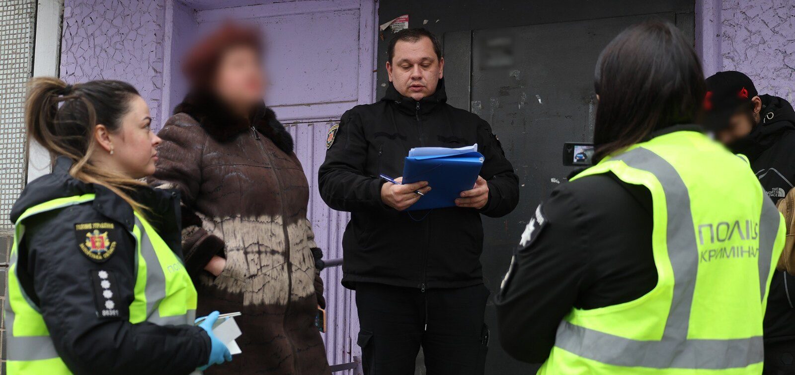 Вдерся до квартири, вдарив та забрав гроші: у Запоріжжі затримали чоловіка, який пограбував військовослужбовця, — ФОТО